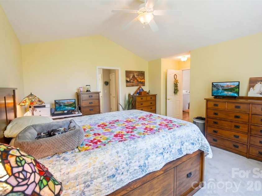 548 Thunder Road, Brevard, NC 28712.  MLS# CAR4374420, YatesRealty ID 16020. 