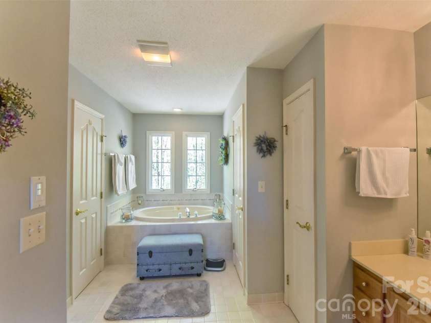 548 Thunder Road, Brevard, NC 28712.  MLS# CAR4374420, YatesRealty ID 16020. 