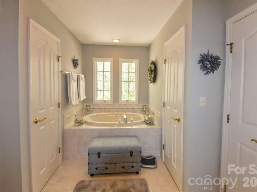548 Thunder Road, Brevard, NC 28712.  MLS# CAR4374420, YatesRealty ID 16020. 