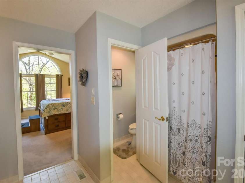 548 Thunder Road, Brevard, NC 28712.  MLS# CAR4374420, YatesRealty ID 16020. 