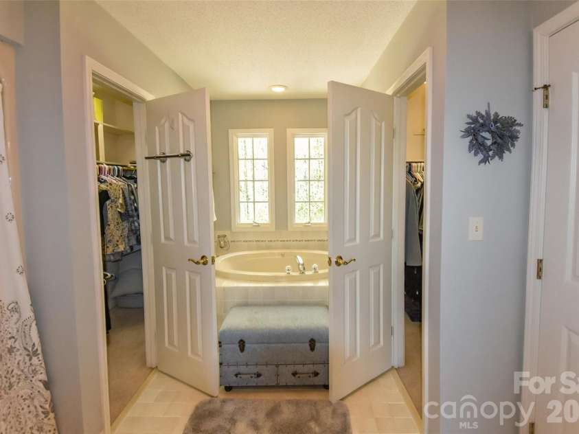 548 Thunder Road, Brevard, NC 28712.  MLS# CAR4374420, YatesRealty ID 16020. 