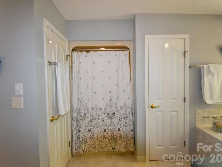 548 Thunder Road, Brevard, NC 28712.  MLS# CAR4374420, YatesRealty ID 16020. 