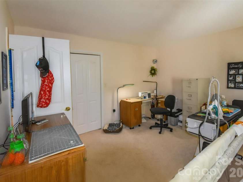 548 Thunder Road, Brevard, NC 28712.  MLS# CAR4374420, YatesRealty ID 16020. 