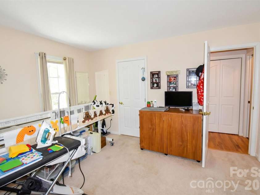 548 Thunder Road, Brevard, NC 28712.  MLS# CAR4374420, YatesRealty ID 16020. 