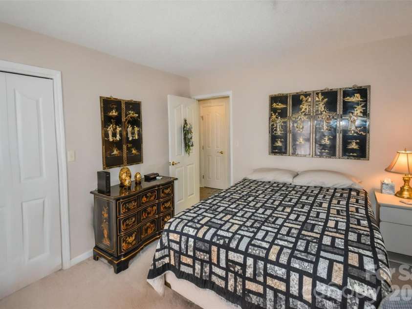 548 Thunder Road, Brevard, NC 28712.  MLS# CAR4374420, YatesRealty ID 16020. 
