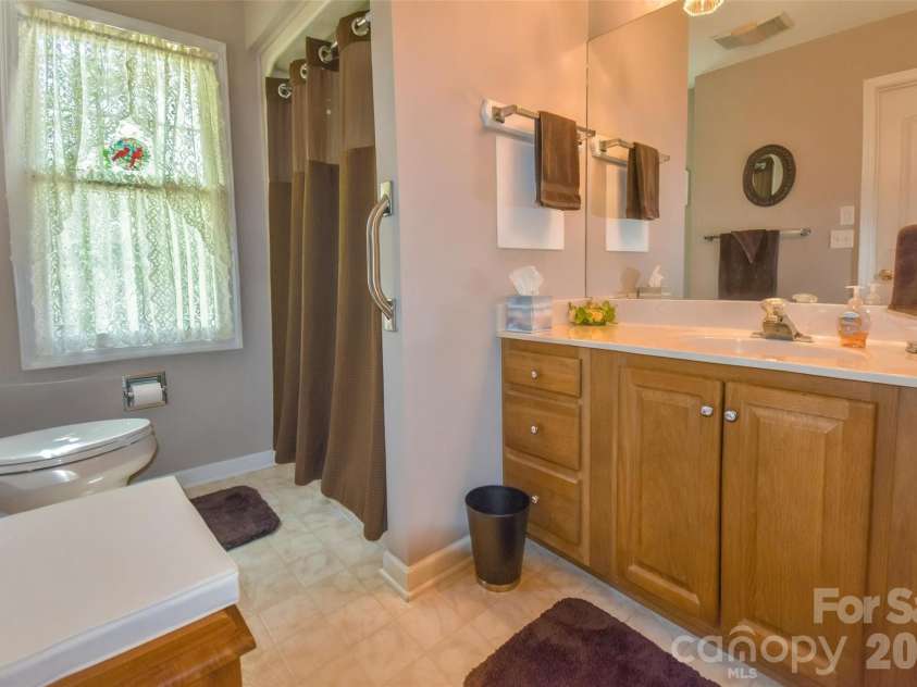 548 Thunder Road, Brevard, NC 28712.  MLS# CAR4374420, YatesRealty ID 16020. 