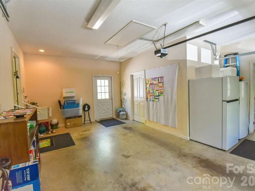 548 Thunder Road, Brevard, NC 28712.  MLS# CAR4374420, YatesRealty ID 16020. 
