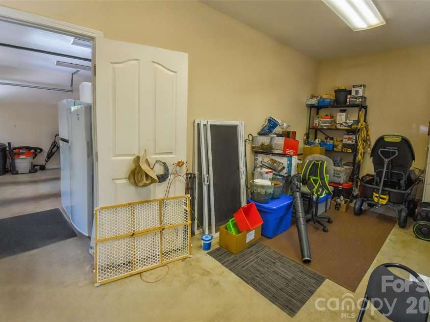 548 Thunder Road, Brevard, NC 28712.  MLS# CAR4374420, YatesRealty ID 16020. 