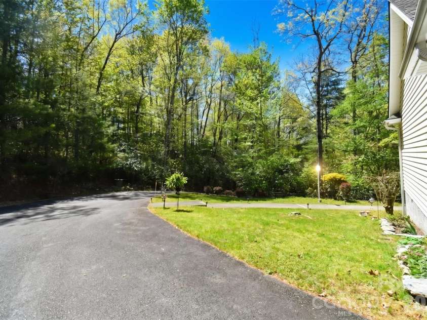548 Thunder Road, Brevard, NC 28712.  MLS# CAR4374420, YatesRealty ID 16020. 