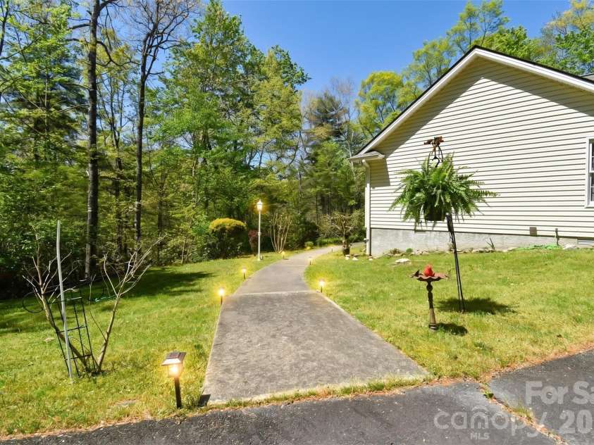548 Thunder Road, Brevard, NC 28712.  MLS# CAR4374420, YatesRealty ID 16020. 