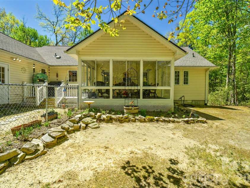 548 Thunder Road, Brevard, NC 28712.  MLS# CAR4374420, YatesRealty ID 16020. 