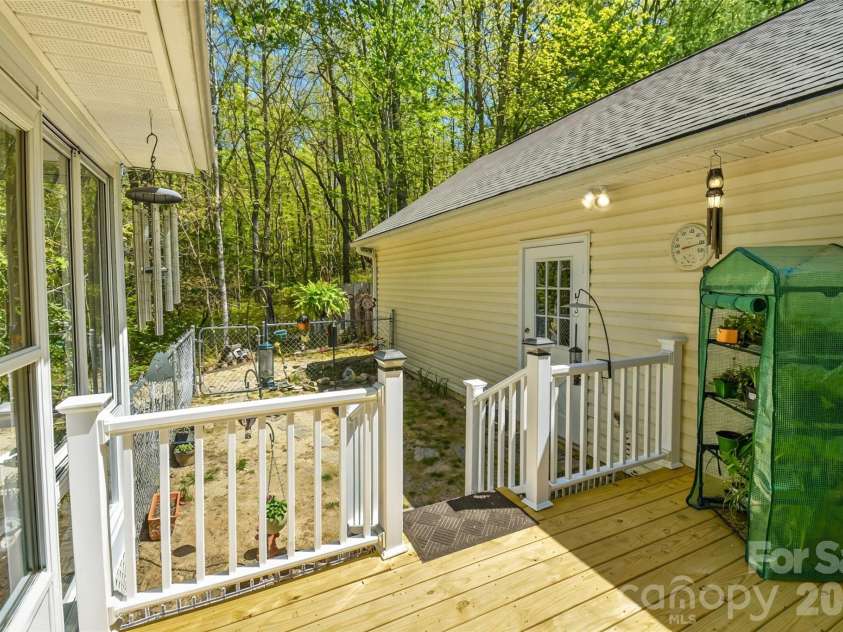 548 Thunder Road, Brevard, NC 28712.  MLS# CAR4374420, YatesRealty ID 16020. 