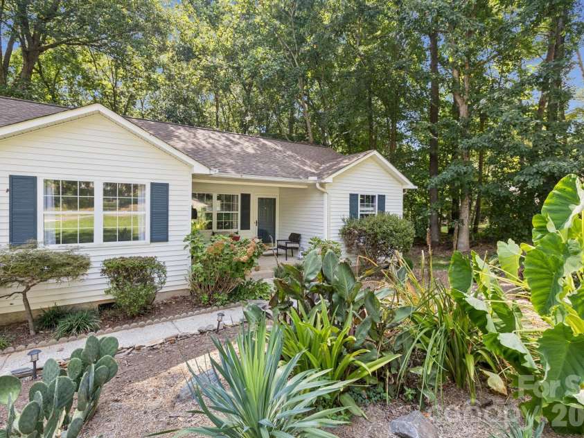 125 Mills Forest Lane, Mooresville, NC 28117.  MLS# CAR4374183, YatesRealty ID 16021. 