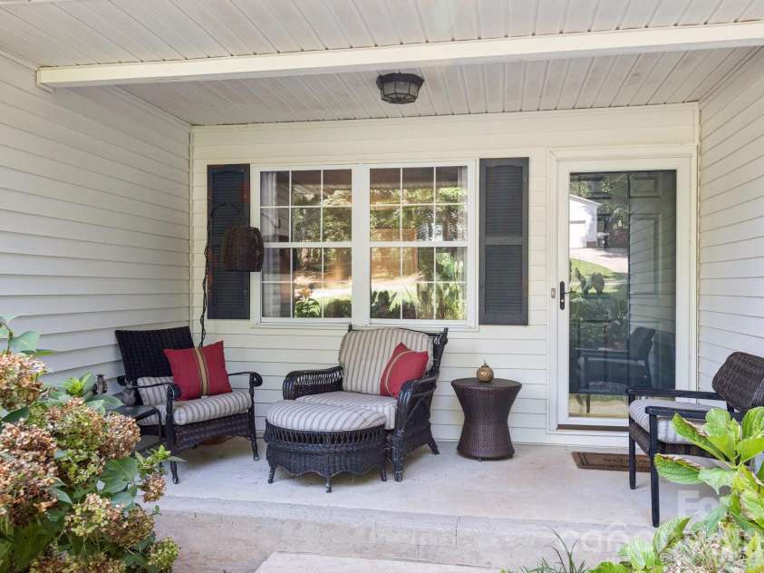 125 Mills Forest Lane, Mooresville, NC 28117.  MLS# CAR4374183, YatesRealty ID 16021. 