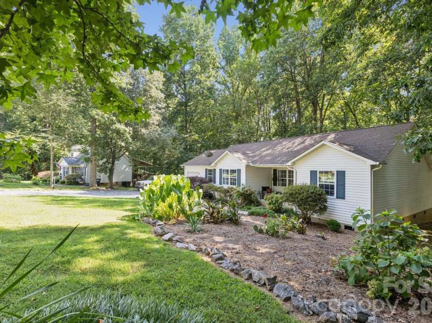 125 Mills Forest Lane, Mooresville, NC 28117.  MLS# CAR4374183, YatesRealty ID 16021. 