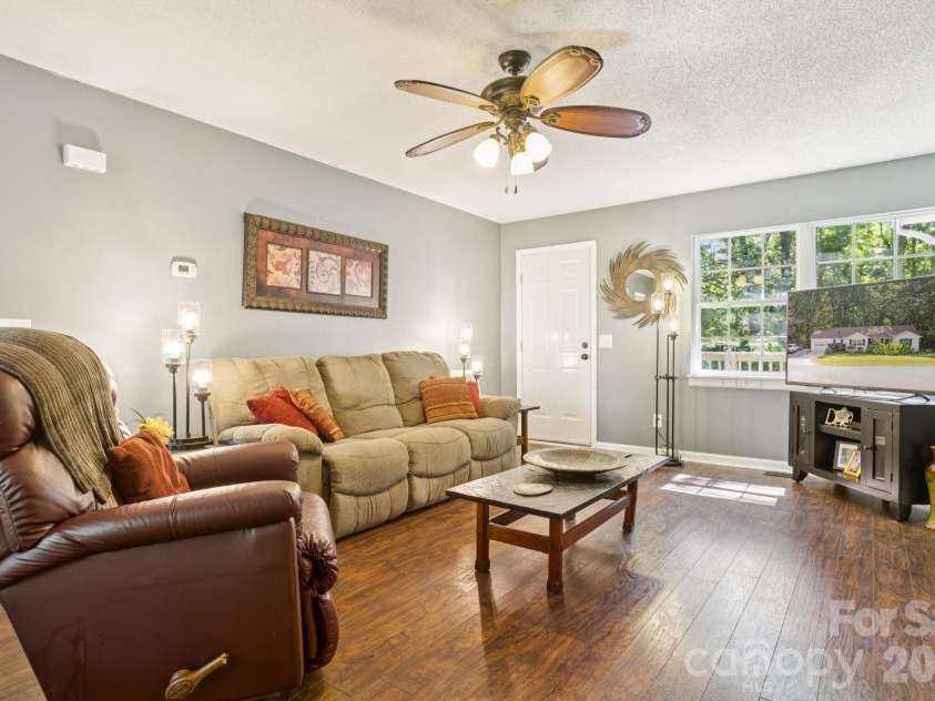 125 Mills Forest Lane, Mooresville, NC 28117.  MLS# CAR4374183, YatesRealty ID 16021. 