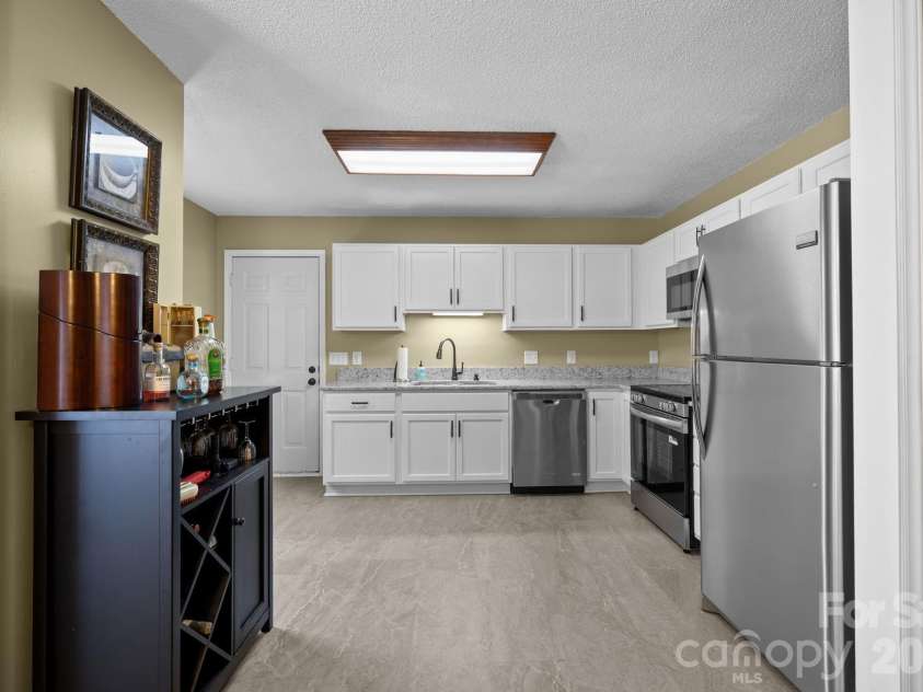 125 Mills Forest Lane, Mooresville, NC 28117.  MLS# CAR4374183, YatesRealty ID 16021. 