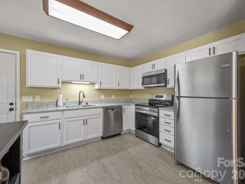 125 Mills Forest Lane, Mooresville, NC 28117.  MLS# CAR4374183, YatesRealty ID 16021. 