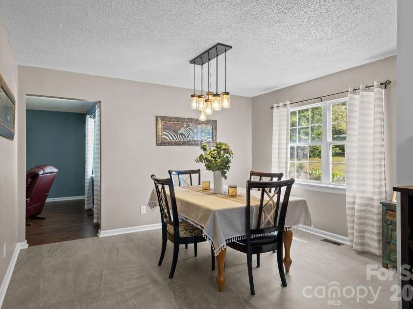 125 Mills Forest Lane, Mooresville, NC 28117.  MLS# CAR4374183, YatesRealty ID 16021. 