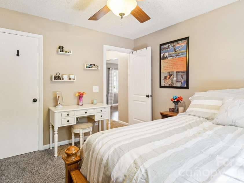 125 Mills Forest Lane, Mooresville, NC 28117.  MLS# CAR4374183, YatesRealty ID 16021. 