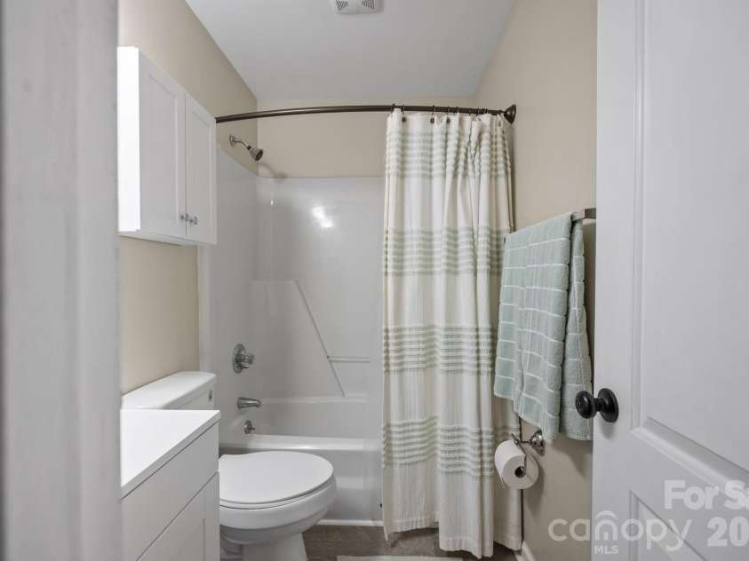 125 Mills Forest Lane, Mooresville, NC 28117.  MLS# CAR4374183, YatesRealty ID 16021. 