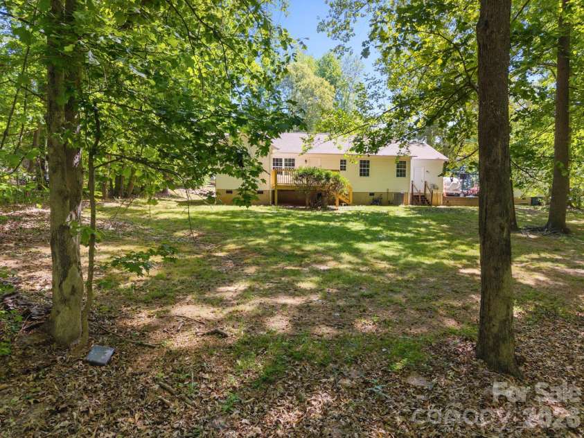125 Mills Forest Lane, Mooresville, NC 28117.  MLS# CAR4374183, YatesRealty ID 16021. 