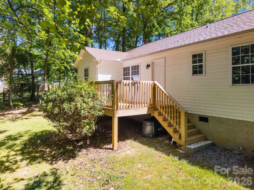 125 Mills Forest Lane, Mooresville, NC 28117.  MLS# CAR4374183, YatesRealty ID 16021. 
