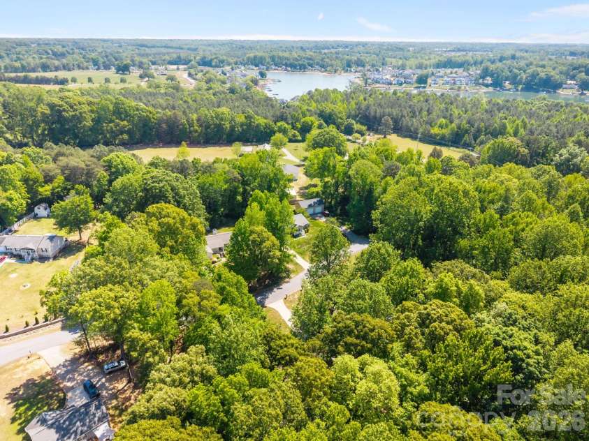 125 Mills Forest Lane, Mooresville, NC 28117.  MLS# CAR4374183, YatesRealty ID 16021. 