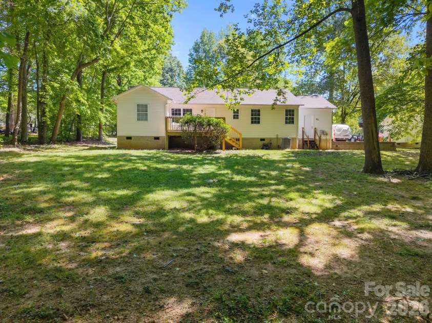 125 Mills Forest Lane, Mooresville, NC 28117.  MLS# CAR4374183, YatesRealty ID 16021. 