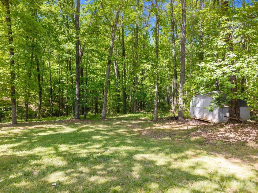 125 Mills Forest Lane, Mooresville, NC 28117.  MLS# CAR4374183, YatesRealty ID 16021. 