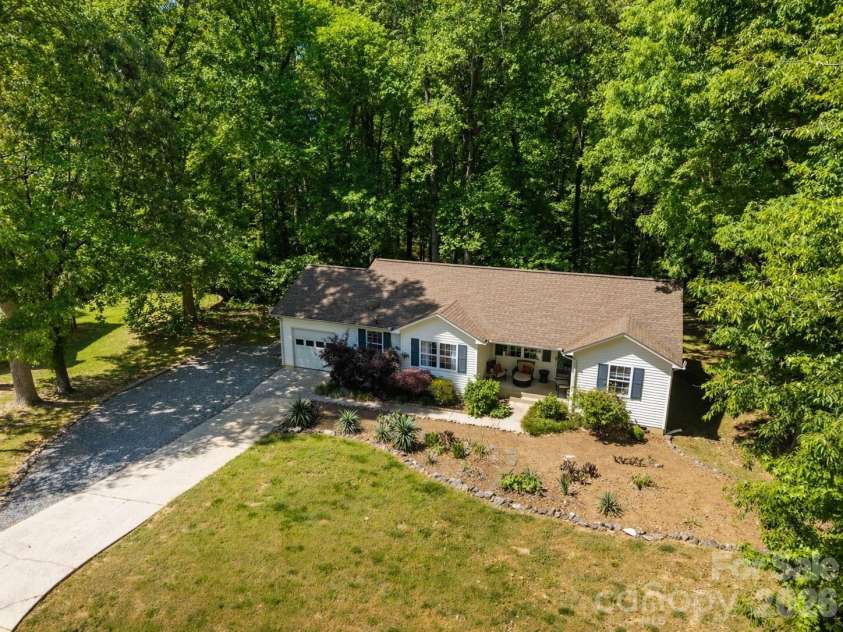 125 Mills Forest Lane, Mooresville, NC 28117.  MLS# CAR4374183, YatesRealty ID 16021. 