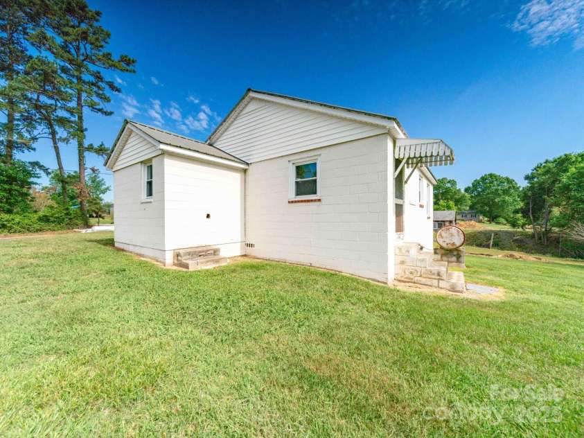 1470 Hilltop Street, Albemarle, NC 28001.  MLS# CAR4255092, YatesRealty ID 16022. 