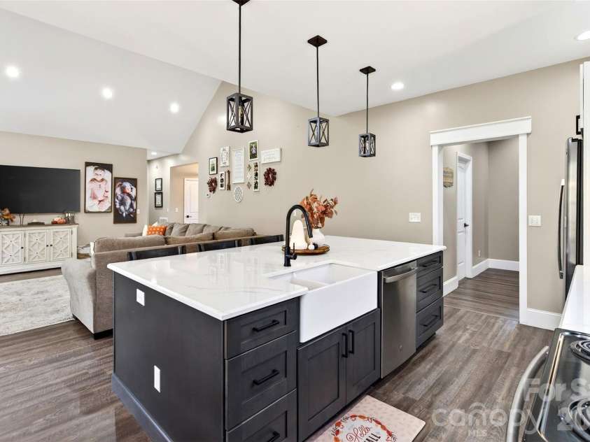 515 Marble Mine Road, Bakersville, NC 28705.  MLS# CAR4374964, YatesRealty ID 16023. 