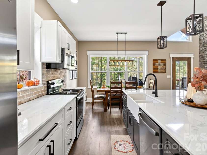 515 Marble Mine Road, Bakersville, NC 28705.  MLS# CAR4374964, YatesRealty ID 16023. 