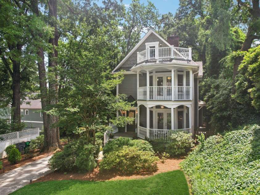 545 Dilworth Mews Court, Charlotte, NC 28203.  MLS# CAR4237335, YatesRealty ID 16023. 545 Dilworth Mews Court
