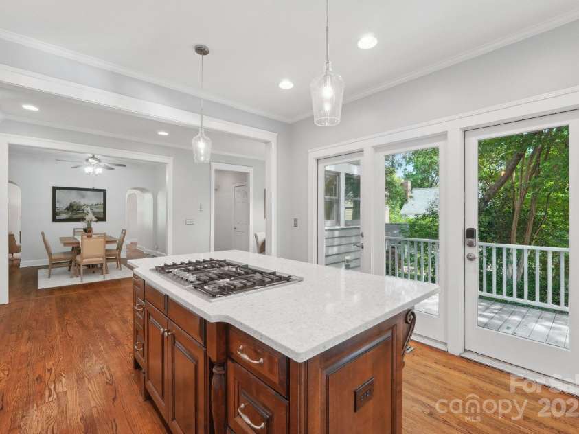 545 Dilworth Mews Court, Charlotte, NC 28203.  MLS# CAR4237335, YatesRealty ID 16023. Deck off of kitchen
