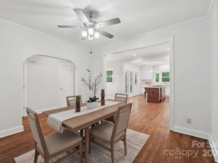 545 Dilworth Mews Court, Charlotte, NC 28203.  MLS# CAR4237335, YatesRealty ID 16023. Dining Area
