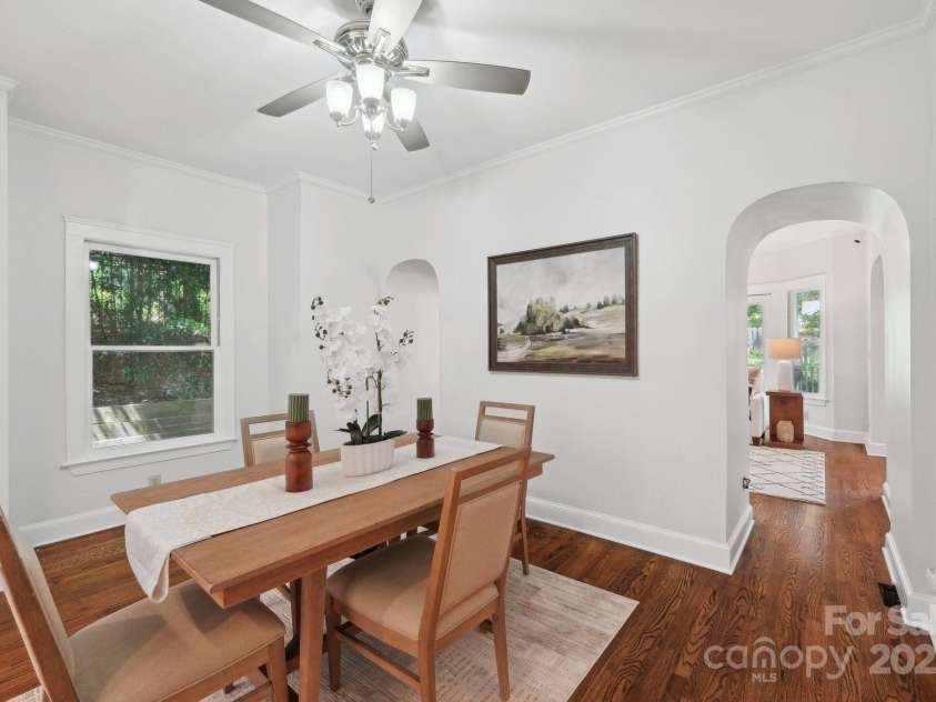 545 Dilworth Mews Court, Charlotte, NC 28203.  MLS# CAR4237335, YatesRealty ID 16023. Dining Area