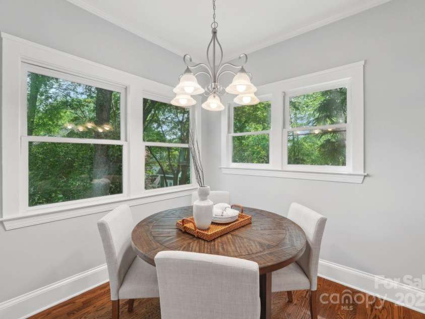 545 Dilworth Mews Court, Charlotte, NC 28203.  MLS# CAR4237335, YatesRealty ID 16023. Eat-in Area