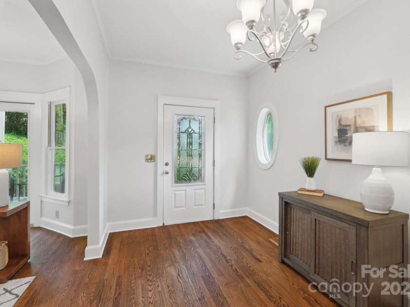 545 Dilworth Mews Court, Charlotte, NC 28203.  MLS# CAR4237335, YatesRealty ID 16023. Front entrance