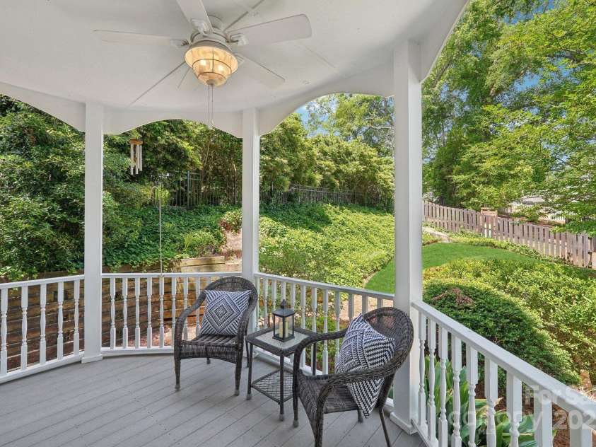 545 Dilworth Mews Court, Charlotte, NC 28203.  MLS# CAR4237335, YatesRealty ID 16023. Front porch living