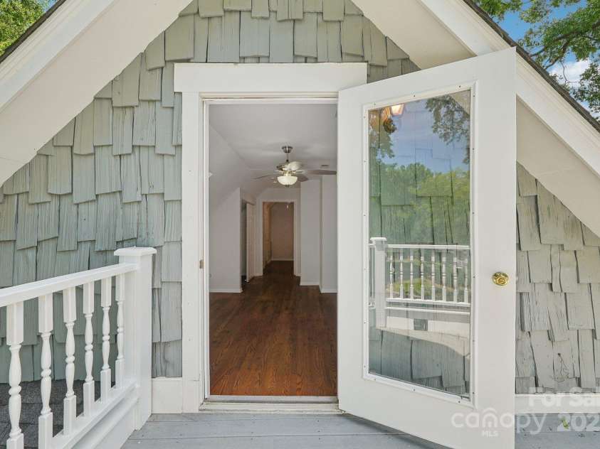 545 Dilworth Mews Court, Charlotte, NC 28203.  MLS# CAR4237335, YatesRealty ID 16023. Level 3 has it's own private balcony too!