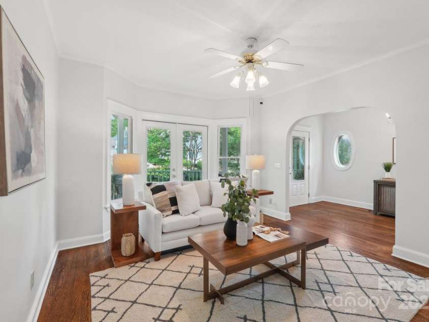545 Dilworth Mews Court, Charlotte, NC 28203.  MLS# CAR4237335, YatesRealty ID 16023. Living room with doors opening to front porch