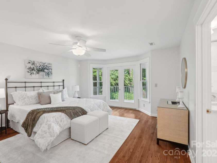 545 Dilworth Mews Court, Charlotte, NC 28203.  MLS# CAR4237335, YatesRealty ID 16023. Primary suite upstairs