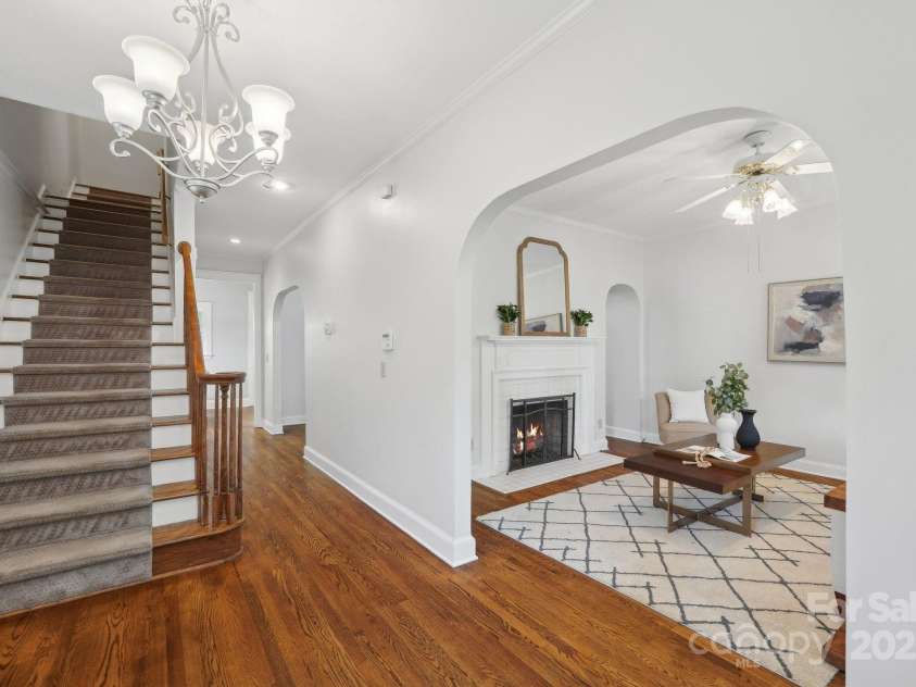 545 Dilworth Mews Court, Charlotte, NC 28203.  MLS# CAR4237335, YatesRealty ID 16023. Vertical living