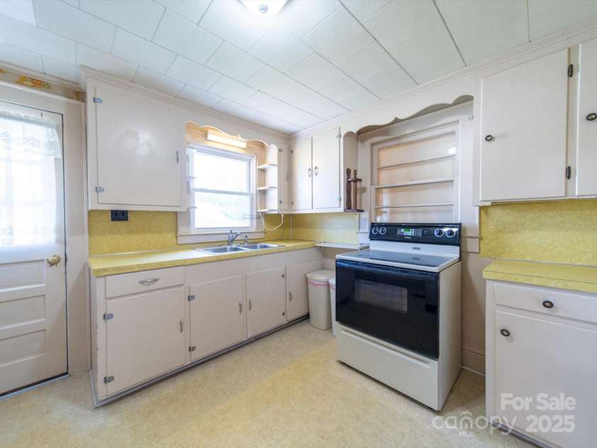 1468 Hilltop Street, Albemarle, NC 28001.  MLS# CAR4255051, YatesRealty ID 16024. 