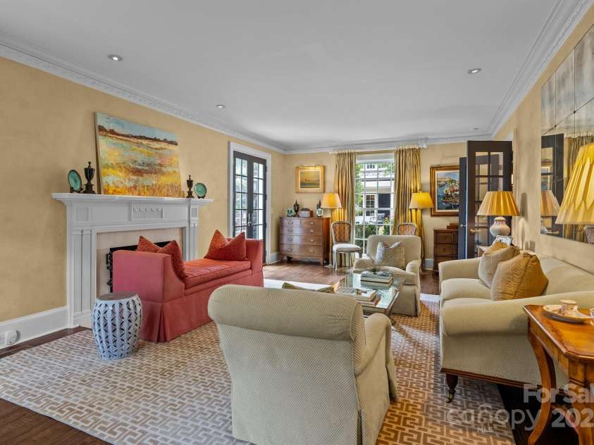 640 Colville Road, Charlotte, NC 28207.  MLS# CAR4264797, YatesRealty ID 16025. 