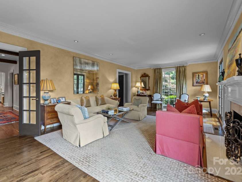 640 Colville Road, Charlotte, NC 28207.  MLS# CAR4264797, YatesRealty ID 16025. 
