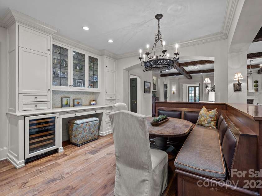 640 Colville Road, Charlotte, NC 28207.  MLS# CAR4264797, YatesRealty ID 16025. 