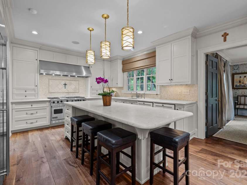 640 Colville Road, Charlotte, NC 28207.  MLS# CAR4264797, YatesRealty ID 16025. 